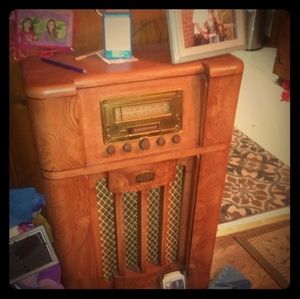 Antique radio cassette player